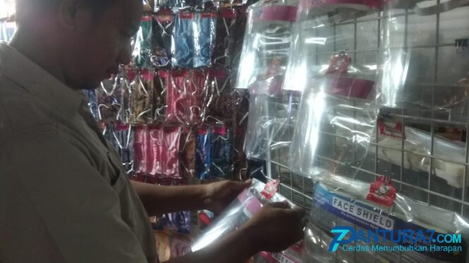 
					Jelang New Normal, ‘Face Shield’ Banyak Dijajakan