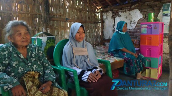
					Bocah Belia Itu Tinggal di ‘Gubuk Derita’ Bersama Neneknya