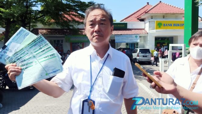 
					Uang Rp45 Miliar ‘Ngendap’, Nasabah ini Mencak-mencak