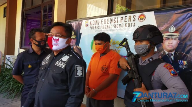 
					Curi HP Plus ‘Numpang’ Minum di Kulkas, Ditangkap Warga