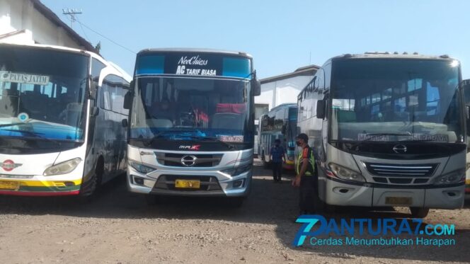 
					Pengusaha Bus Keluhkan Penumpang Sepi
