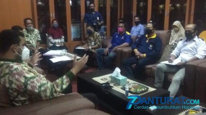 
					Tak Digaji, 5 Pekerja PT Sulindo ‘Wadul’ Walikota