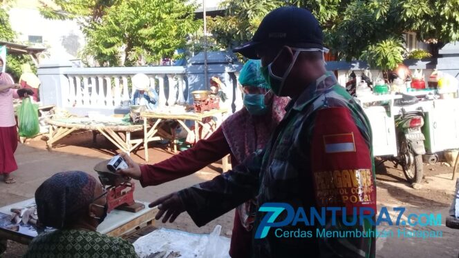 
					Tak Bermasker, Warga Dilarang Masuk Pasar Wonoasih