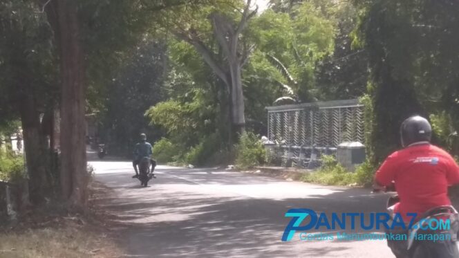
					‘Diserbu’ Kendaraan Berat, Khawatir Jembatan Ambrol