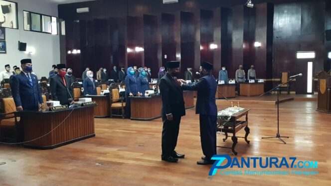 
					Abdul Kadir Dipecat, Arifin Naik Pangkat