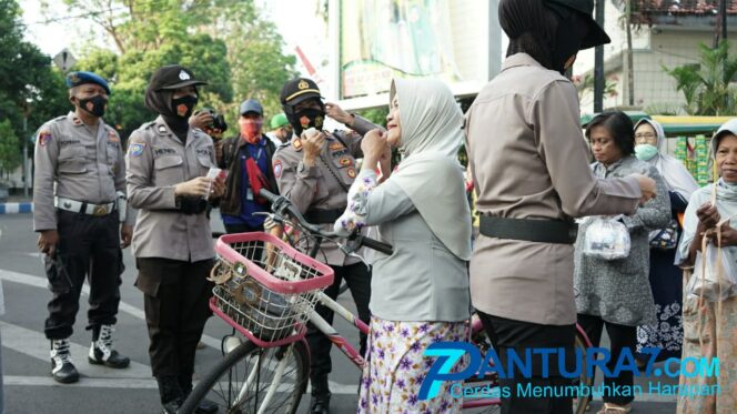
					Gerakan ‘Jatim Bermasker’ Masif, Warga Kaget