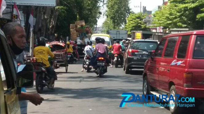 
					Jalan Pangsud Kerap Macet, Pengendara Mengeluh