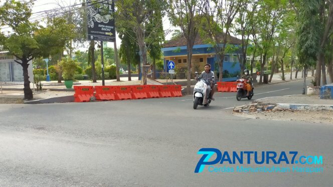 
					Akses Alun-alun Kraksaan Kembali Dibuka, Kecuali Depan Masjid Agung
