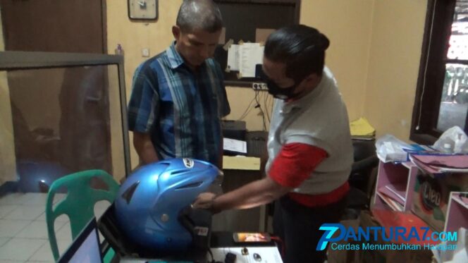 
					Pencuri Helm Dihajar Warga, Ditahan di Mapolsek