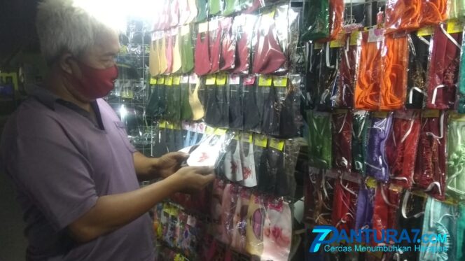 
					Penjual Masker Keluhkan Sepi Pembeli