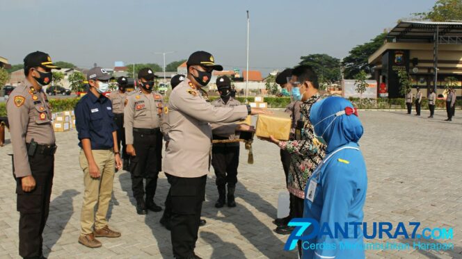 
					Tiga Rumah Sakit Rujukan Covid-19 Digelontor APD