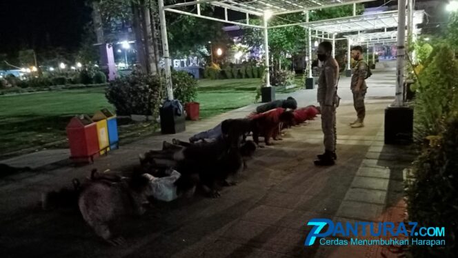 
					Tengah Malam, Puluhan ABG Pesta Miras di Alun-alun Kraksaan