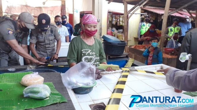 
					Abai Prokes, Kios Ikan di Pasar Sebaung Ditutup