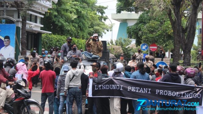 
					Protes Harga Tembakau, Massa Kembali Turun Jalan