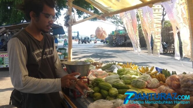 
					Pedagang Sayur Ini Semprot Disinfektan Uang dari Pembeli