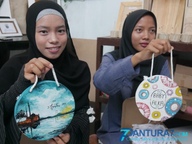 
					Talenan Lukis Karya 2 Bersaudara ‘Meroket’ Ditengah Pandemi