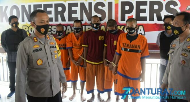 
					Dipengaruhi Miras, 6 Pengamen Keroyok Teman Hingga Tewas