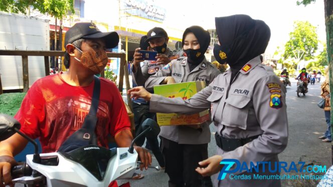 
					Peringati Hari Batik, Masker Scuba Ditukar Masker Batik