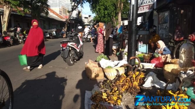 
					Berjualan di Lampu Merah, Pedagang Ditertibkan