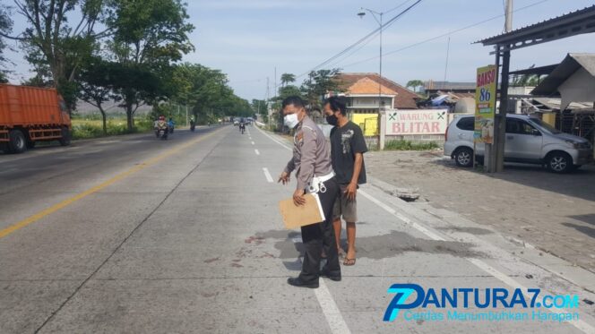 
					Tabrak Tronton, Warga Gending Tewas Seketika