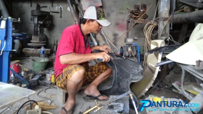 
					Usaha Las Tiga Generasi Itu Terus Menyala