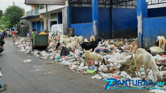 
					Sampah Menggunung, Warga Protes