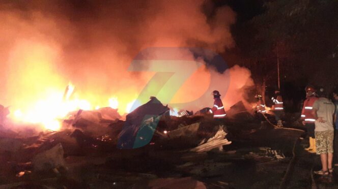 
					Pasar Loak Karangketug Ludes Dilalap Si Jago Merah