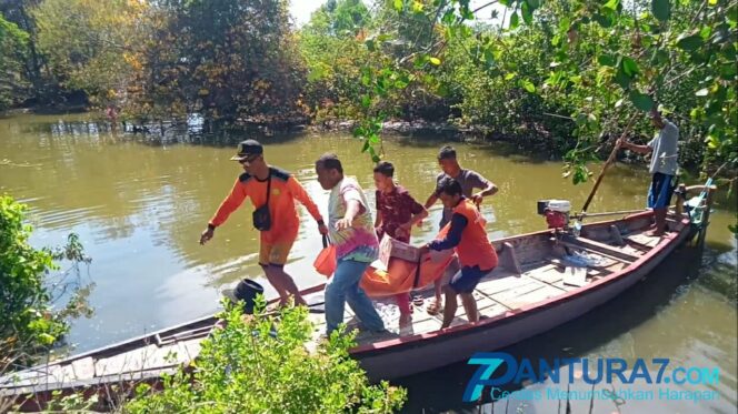 
					Geger! Jasad Pria Mengambang di Tambak