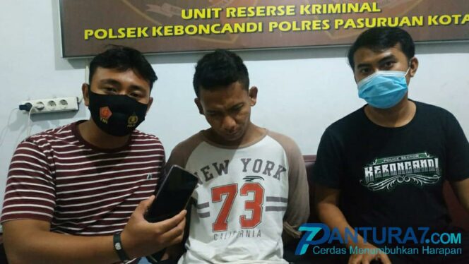 
					Berhenti di Pinggir Jalan, HP Melayang
