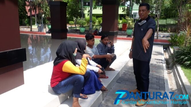 
					Pengamanan Alun-alun Kraksaan Diperketat