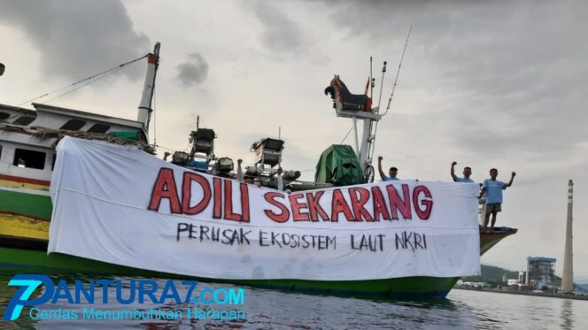 
					Batubara PLTU Paiton Dinilai Ganggu Ekosistem, Aktivis Lingkungan Protes