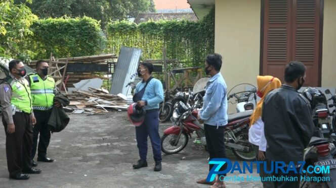
					Todongkan Pistol, Begal Rampas Motor Pelajar