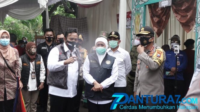 
					Pastikan Pilkada Sesuai Prokes, Khofifah Pantau TPS di Kota Pasuruan
