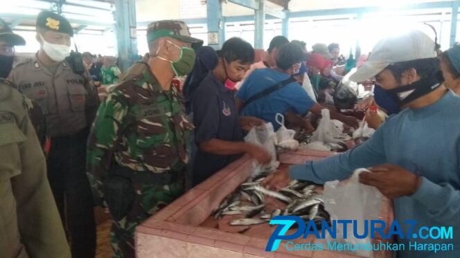 
					Tak Bermasker, Ditolak Masuk Pasar