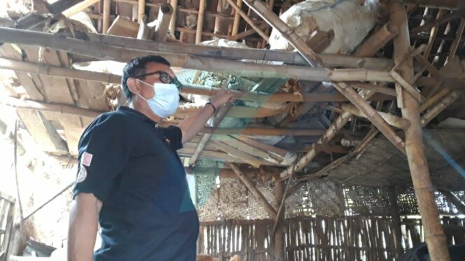 
					Bujang Wonomerto Gantung Diri di Kandang Sapi