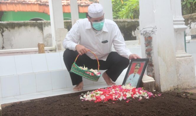 
					Refleksi 2 Tahun Kepemimpinan, Wali Kota Tahlil di Makam Mendiang Subri