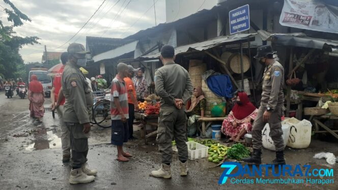 
					Sering Macet, Pedagang Pasar Semampir Ditertibkan