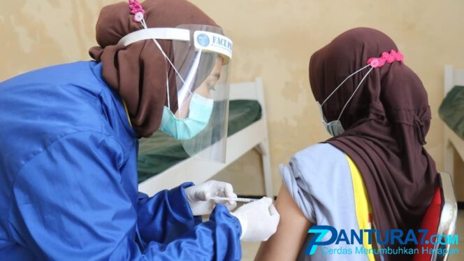 
					Dua Hari Vaksinasi Covid-19, Tidak Ditemui Efek Samping