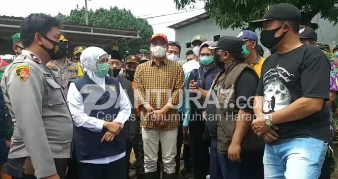 
					Gubernur Khofifah Santuni Keluarga Korban Banjir Bandang Gempol