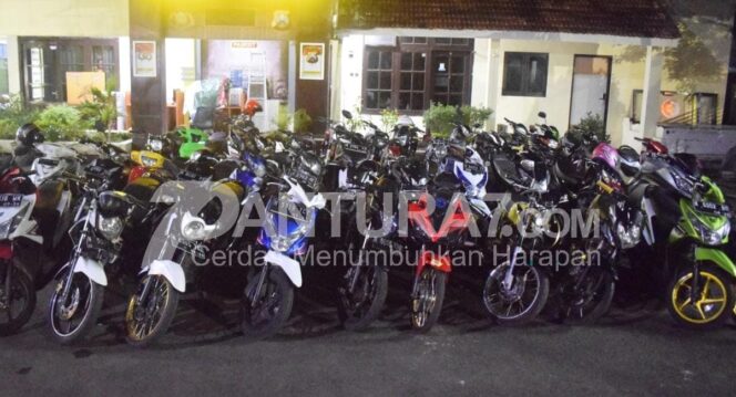 
					Balap Liar Dibubarkan, 31 Motor dan 51 Remaja Diamankan