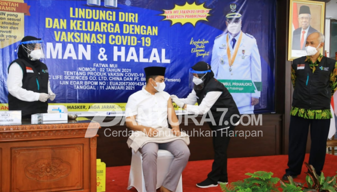 
					Sukseskan Vaksinasi Nasional, Pemkab Probolinggo Suntik Vaksin 13 Pejabat Publik