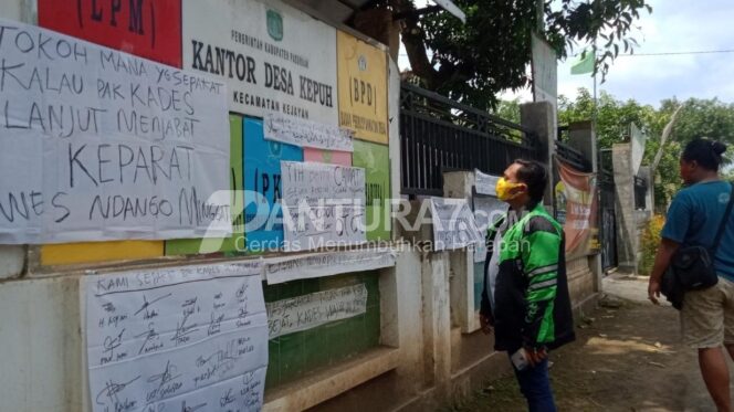 
					Nyelonong ke Rumah Wanita Bersuami, Kades di Kejayan Didesak Mundur
