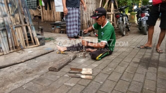 
					Kiat Perajin Pisau Bertahan di Masa Pandemi Covid-19