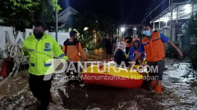 
					Terjadi Banjir Susulan, 10 Warga Dievakuasi