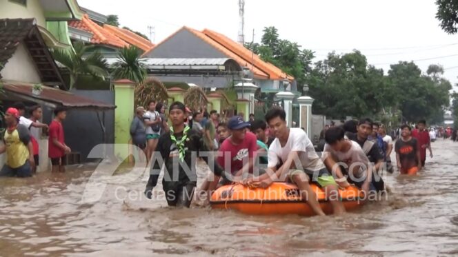 
					Banjir Kembali Terjang Dringu, 7 Rumah Rusak