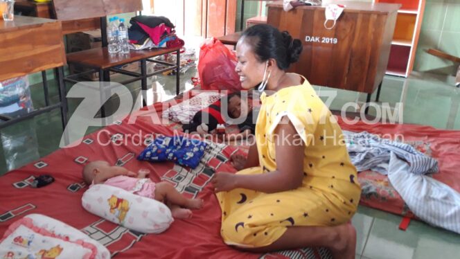 
					Takut Banjir Susulan, 74 Warga Bertahan di Posko Pengungsian