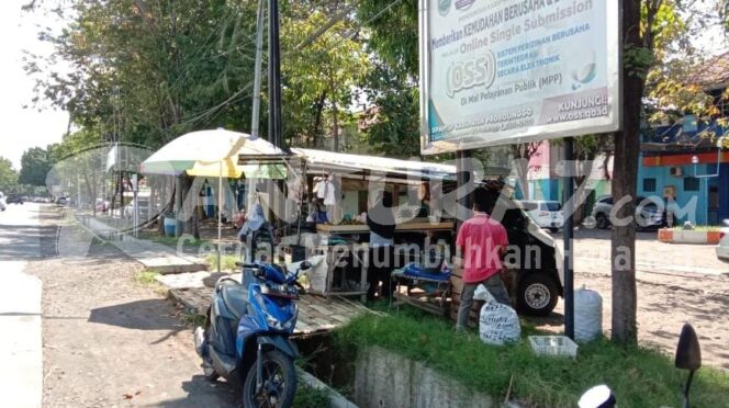 
					Lahan Pasar Tak Cukup, PKL Boleh Berjualan di Jalur Pantura