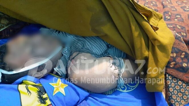 
					Main HP Sambil Ngecas, Pemuda di Kraksaan Tersambar Petir