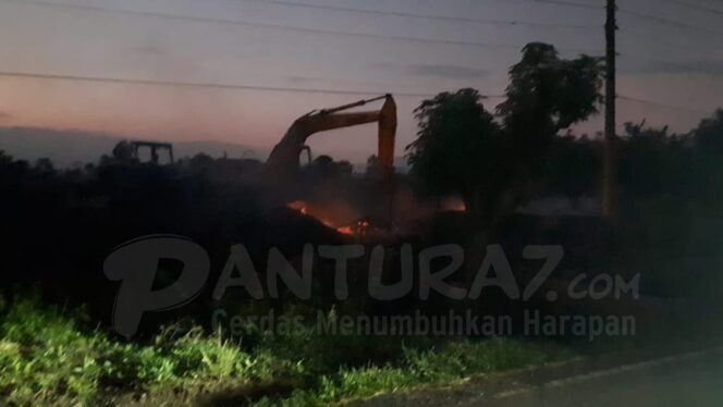 
					Si Jago Merah Lalap Pos Satpam Proyek, Sekuriti Selamat