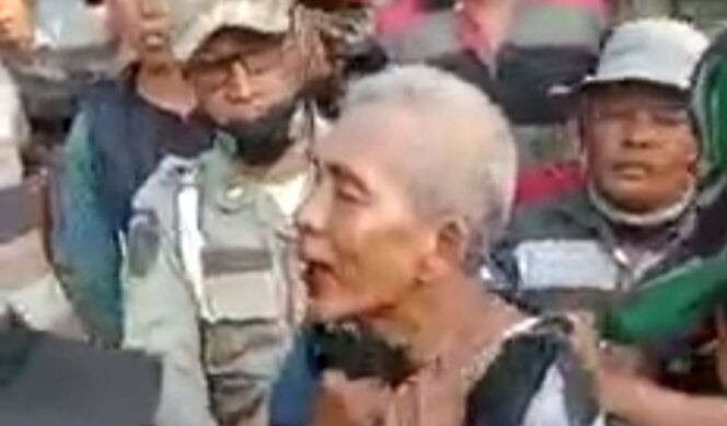 
					Lansia Nyopet di Pasar Hewan, Bonyok Dimassa
